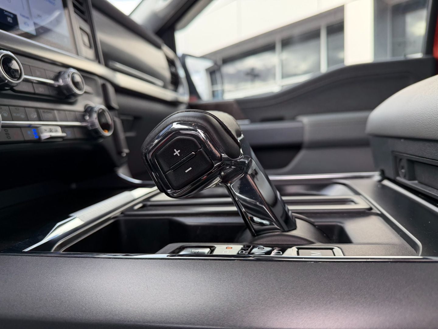 2023 Ford F-150 Lariat 4X4 V6