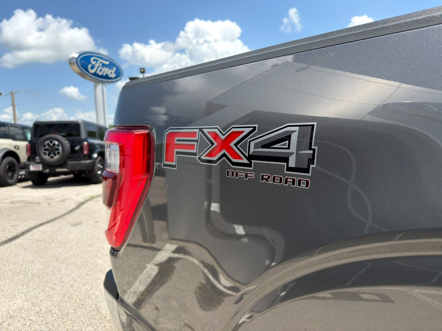 2021 Ford F-150 Lariat 4X4 Powerboost Hybrid V6