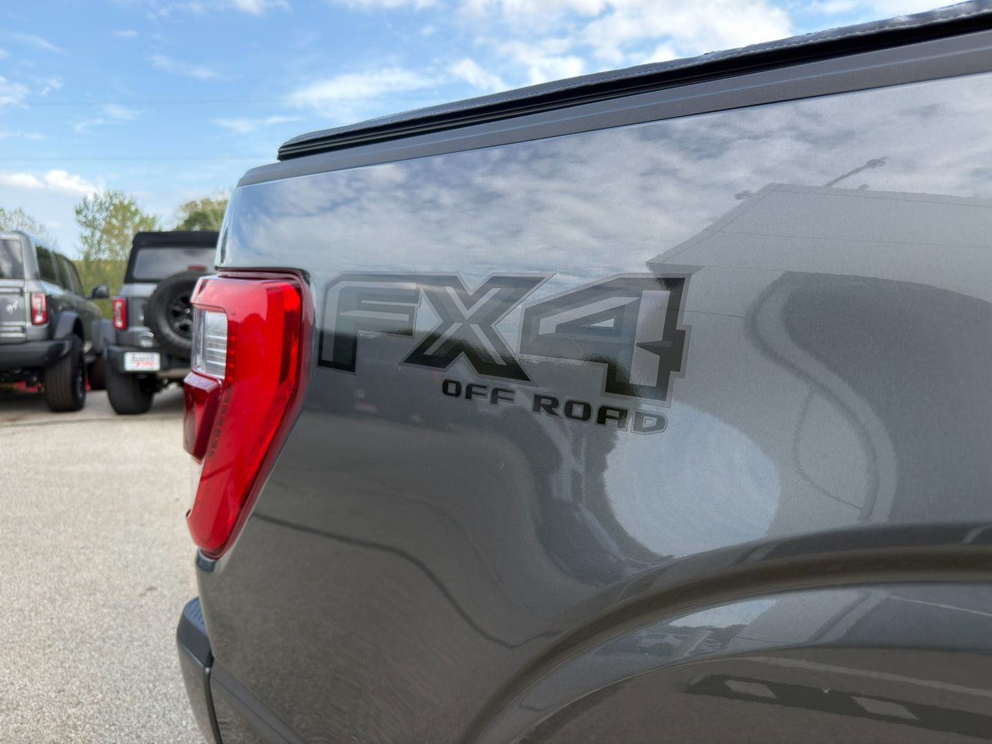 2023 Ford F-150 Lariat 4X4 Powerboost Hybrid V6