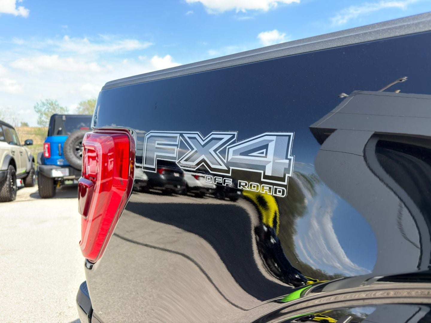 2023 Ford F-150 XLT 4X4 Powerboost Hybrid V6
