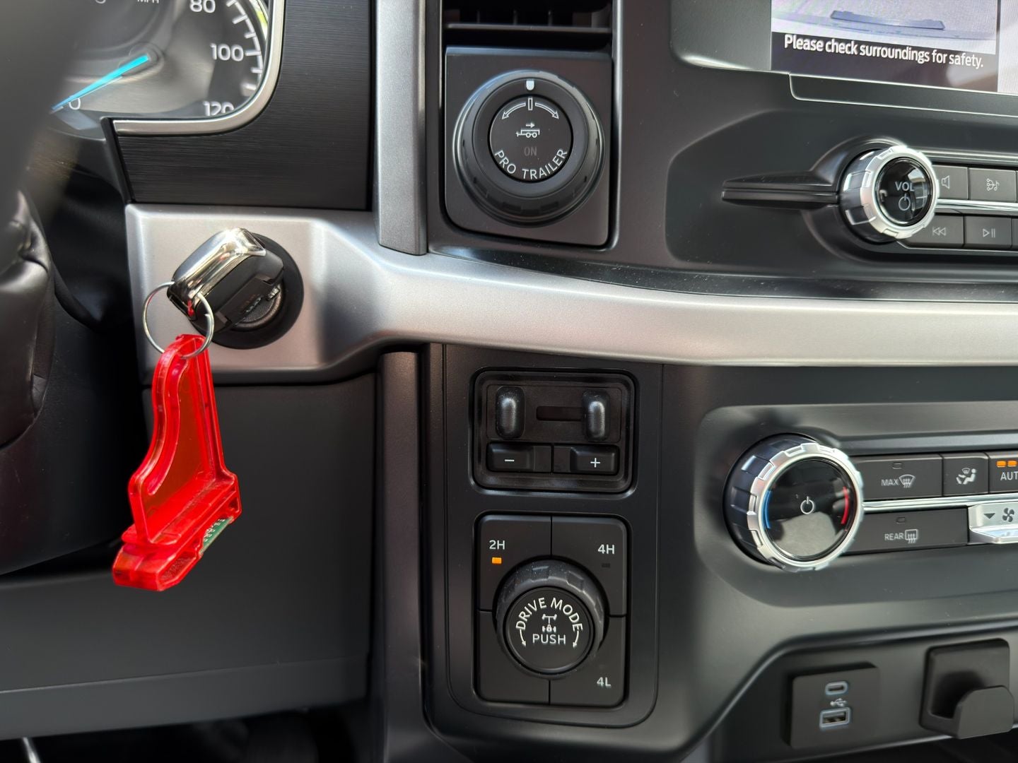 2023 Ford F-150 XLT 4X4 V8