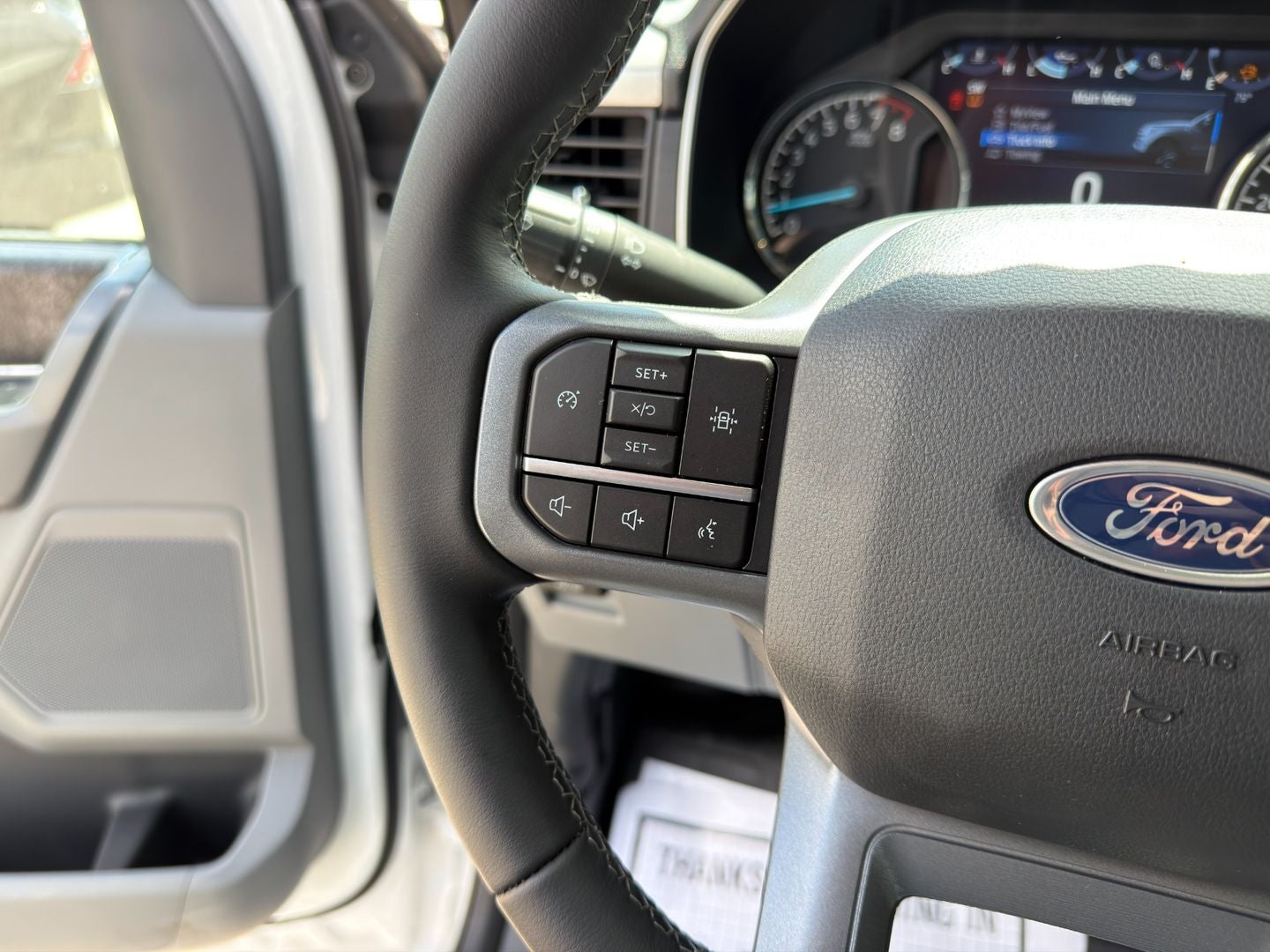 2023 Ford F-150 XLT 4X4 V8