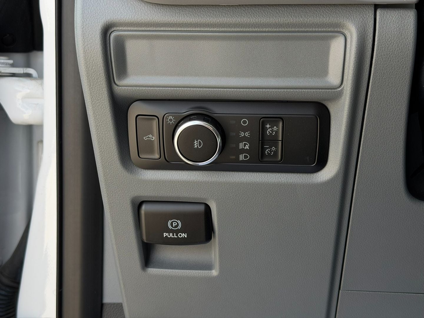2023 Ford F-150 XLT 4X4 V8