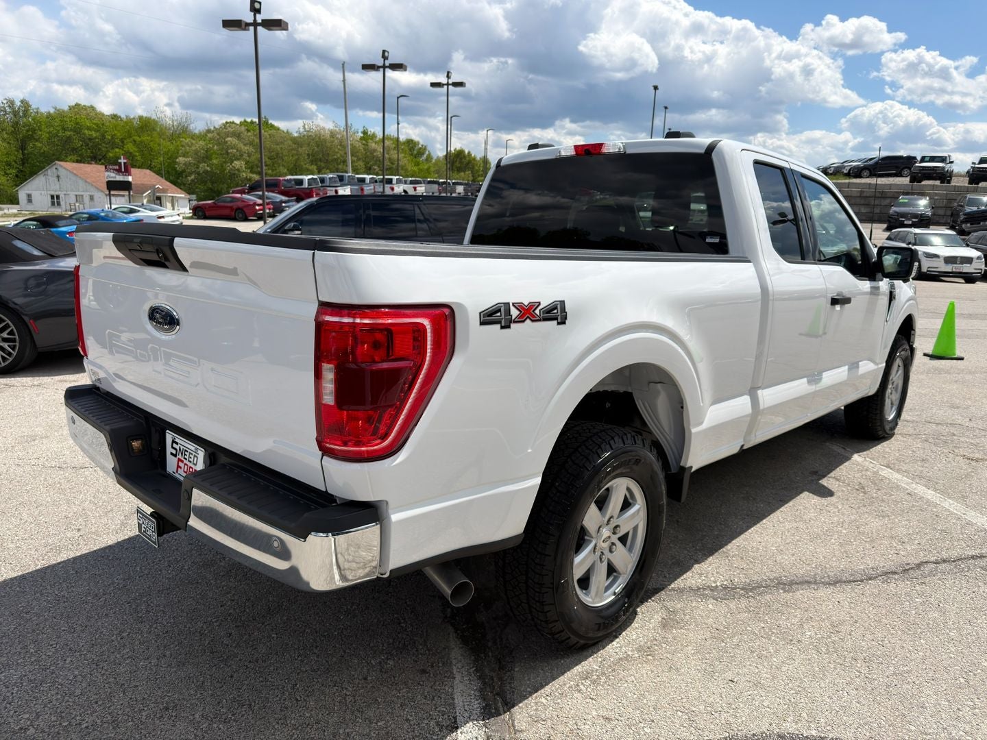2023 Ford F-150 XLT 4X4 V8