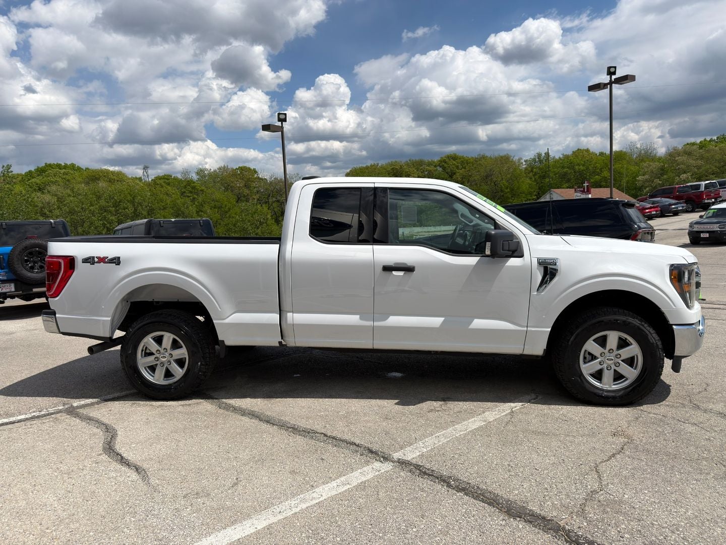 2023 Ford F-150 XLT 4X4 V8