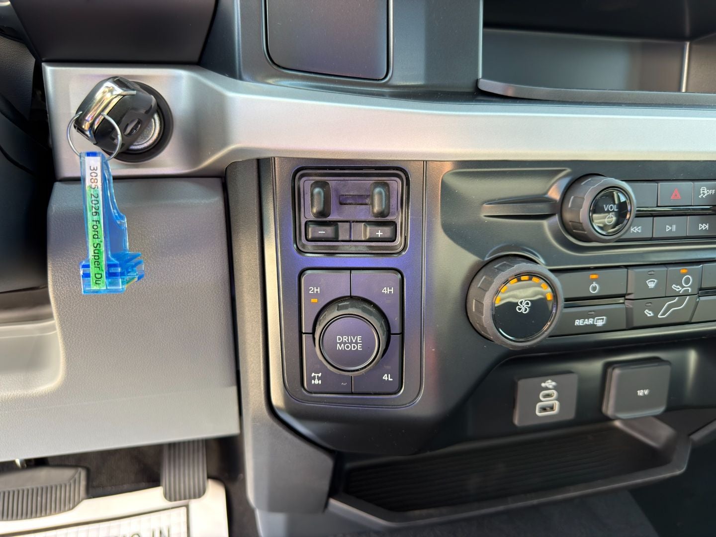 2026 Ford Super Duty F-350® XLT