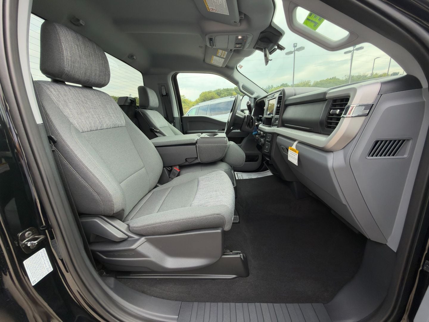 2027 Ford Super Duty F-350 DRW F-350® XLT