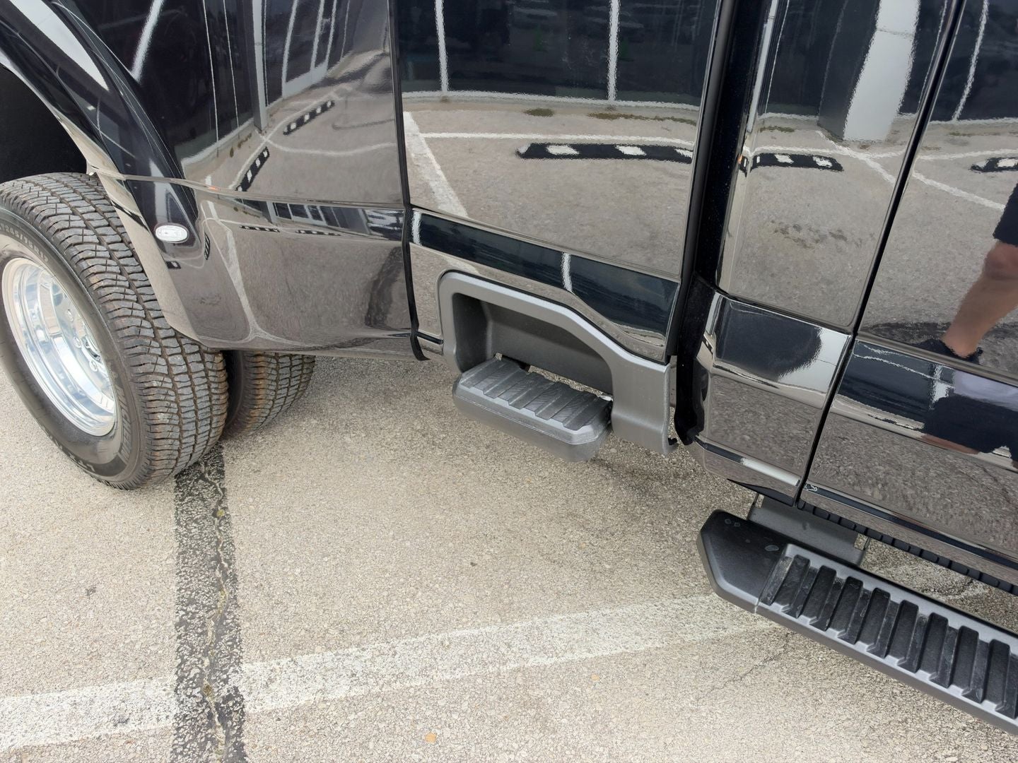2027 Ford Super Duty F-350 DRW F-350® XLT