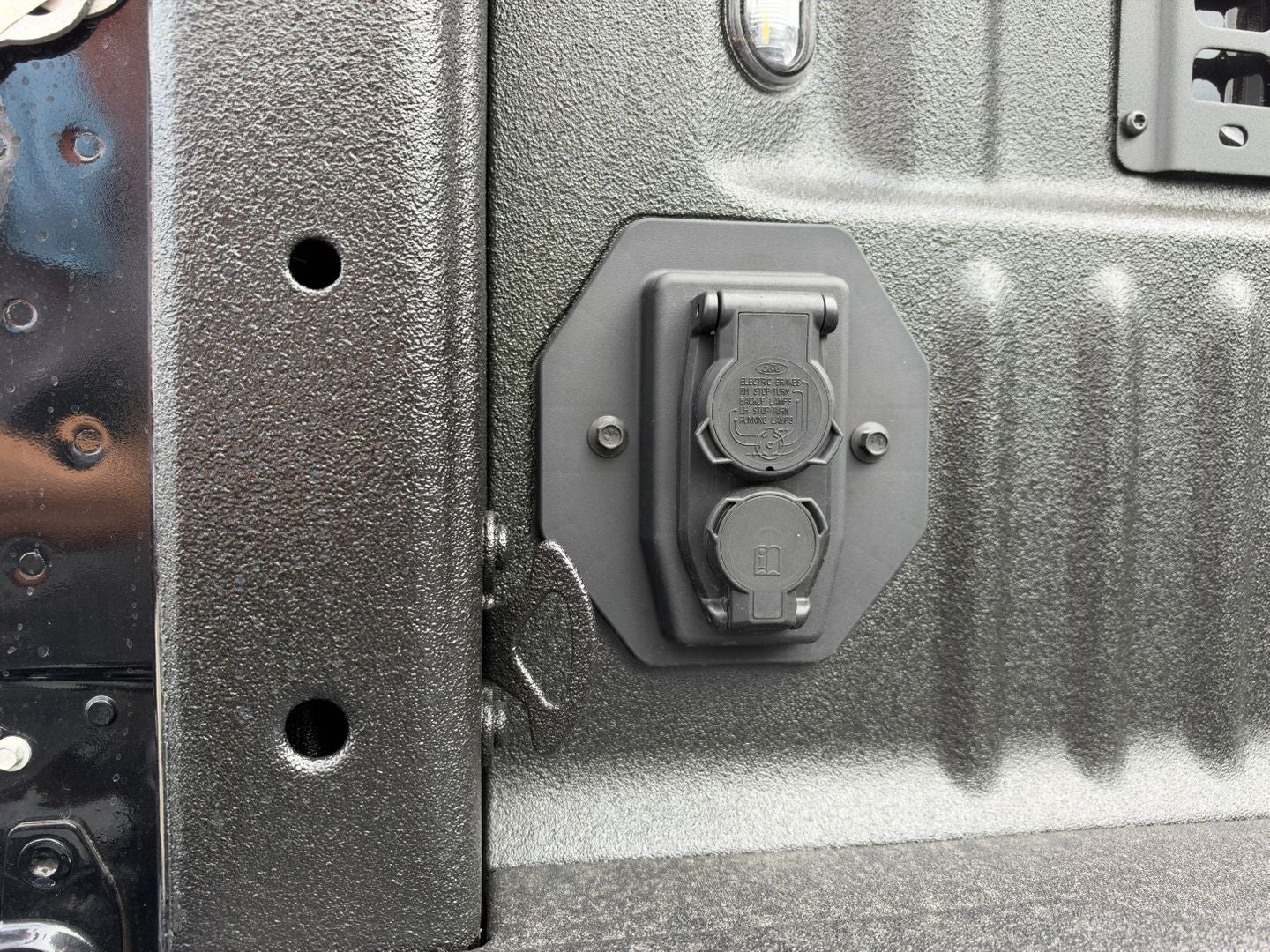 2027 Ford Super Duty F-350 DRW F-350® XLT