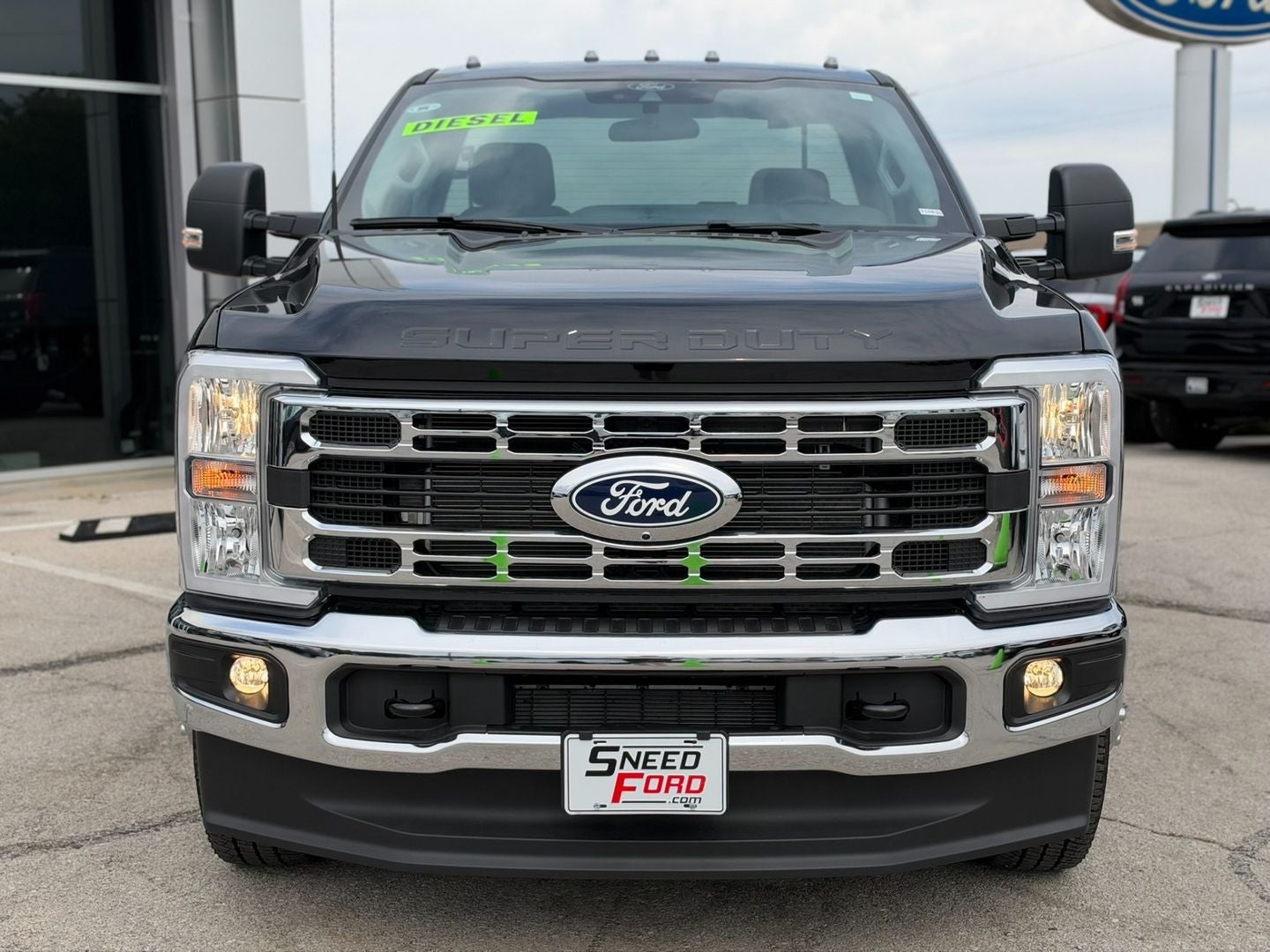 2027 Ford Super Duty F-350 DRW F-350® XLT