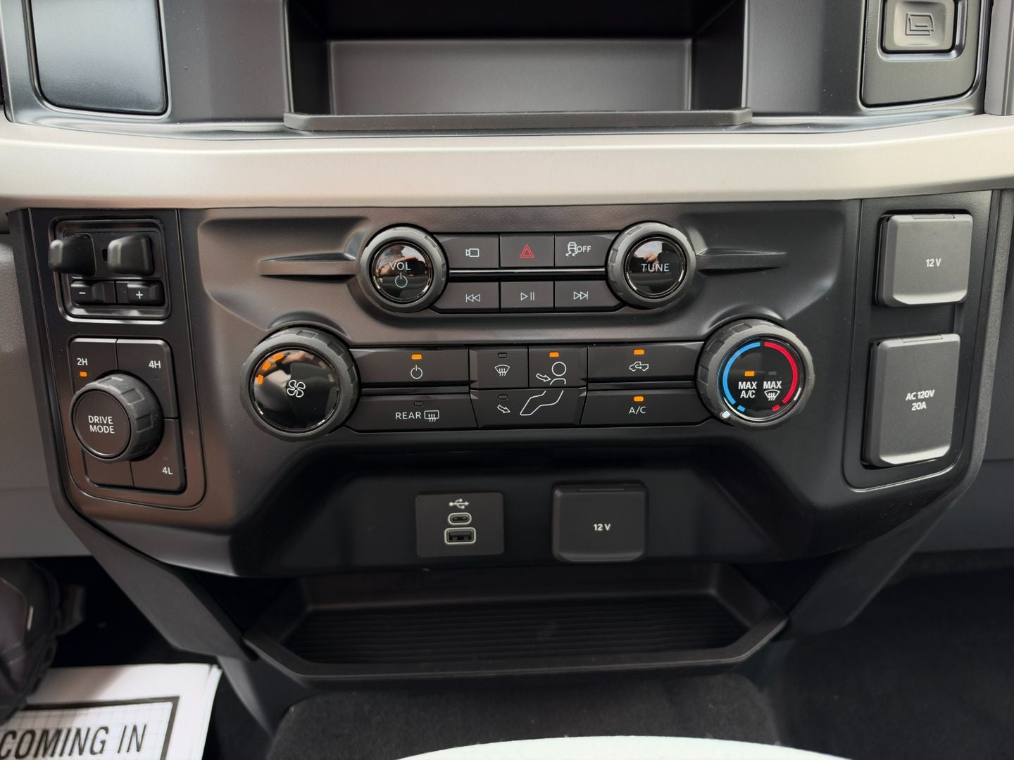 2027 Ford Super Duty F-350 DRW F-350® XLT