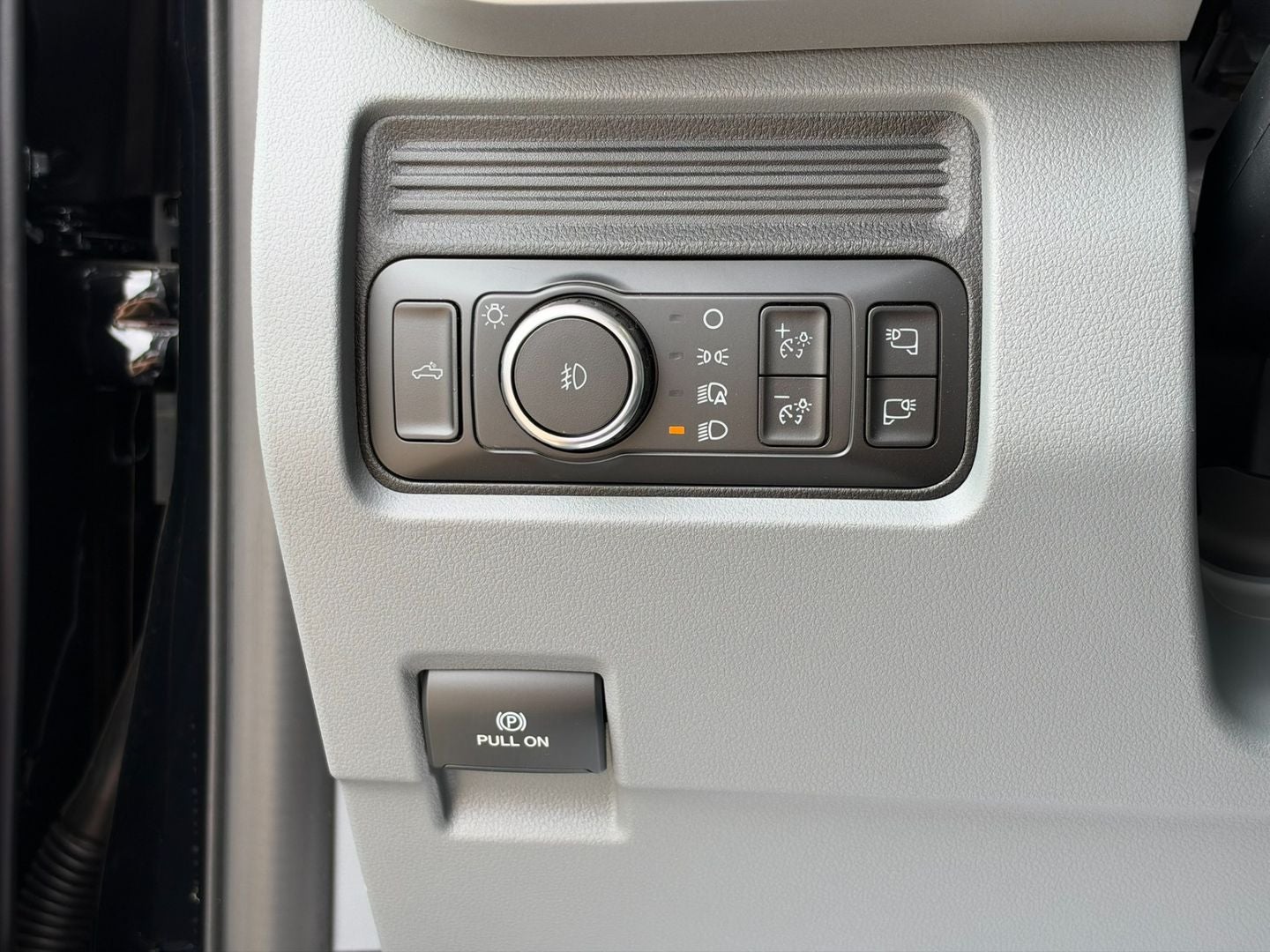 2027 Ford Super Duty F-350 DRW F-350® XLT