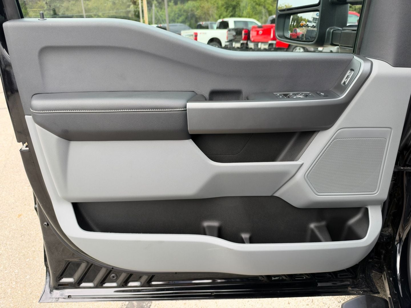 2027 Ford Super Duty F-350 DRW F-350® XLT