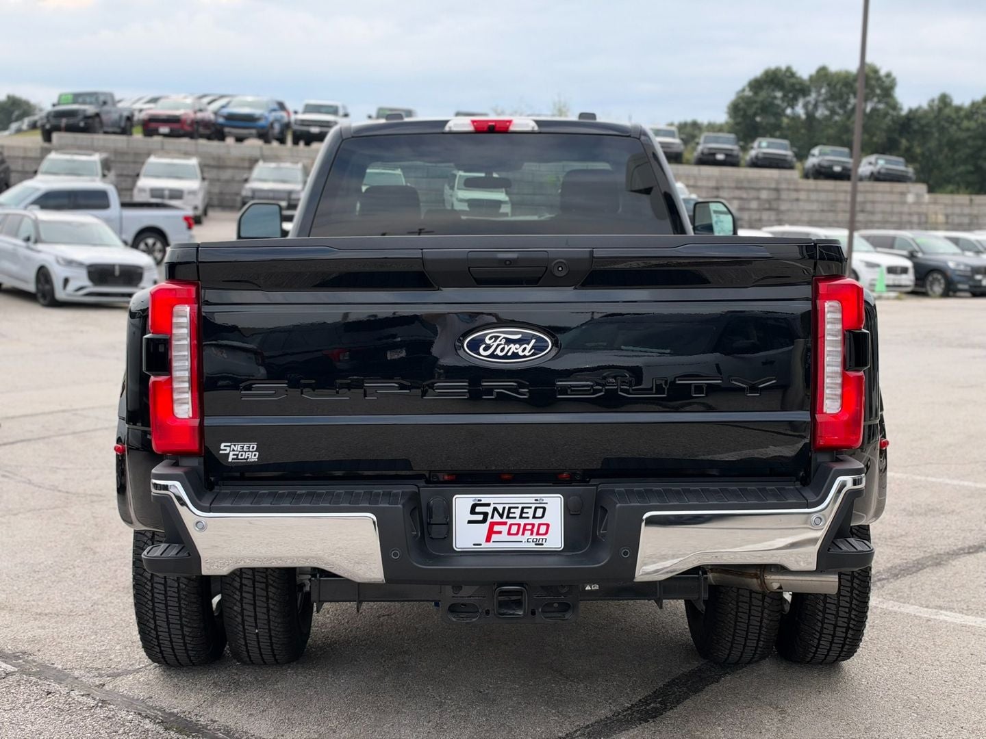 2027 Ford Super Duty F-350 DRW F-350® XLT
