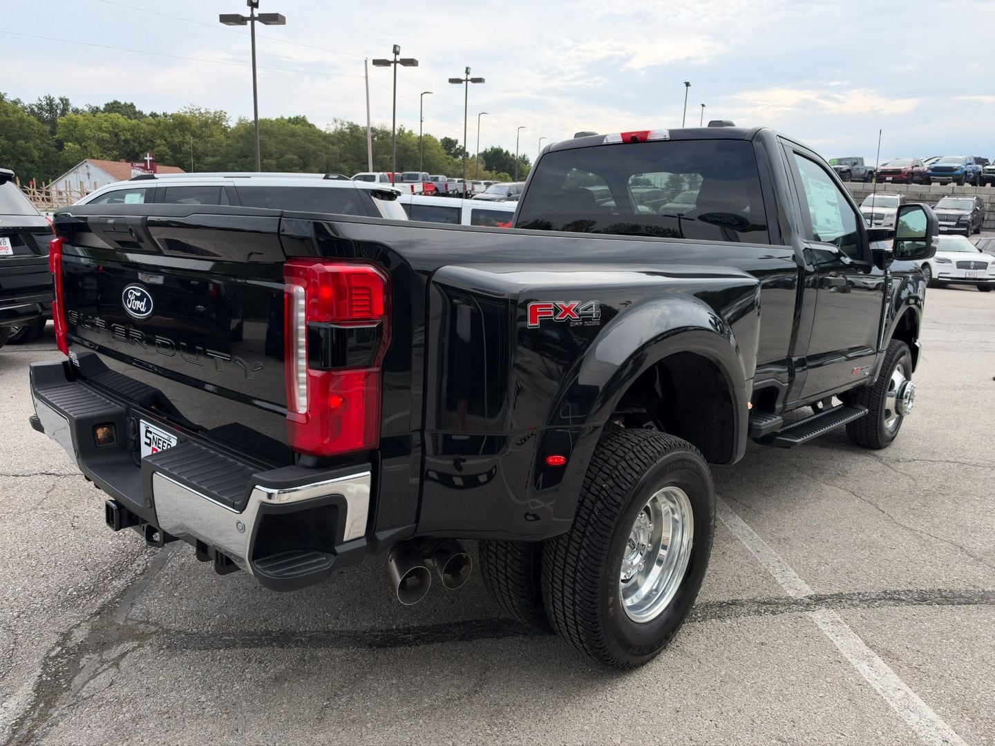 2027 Ford Super Duty F-350 DRW F-350® XLT
