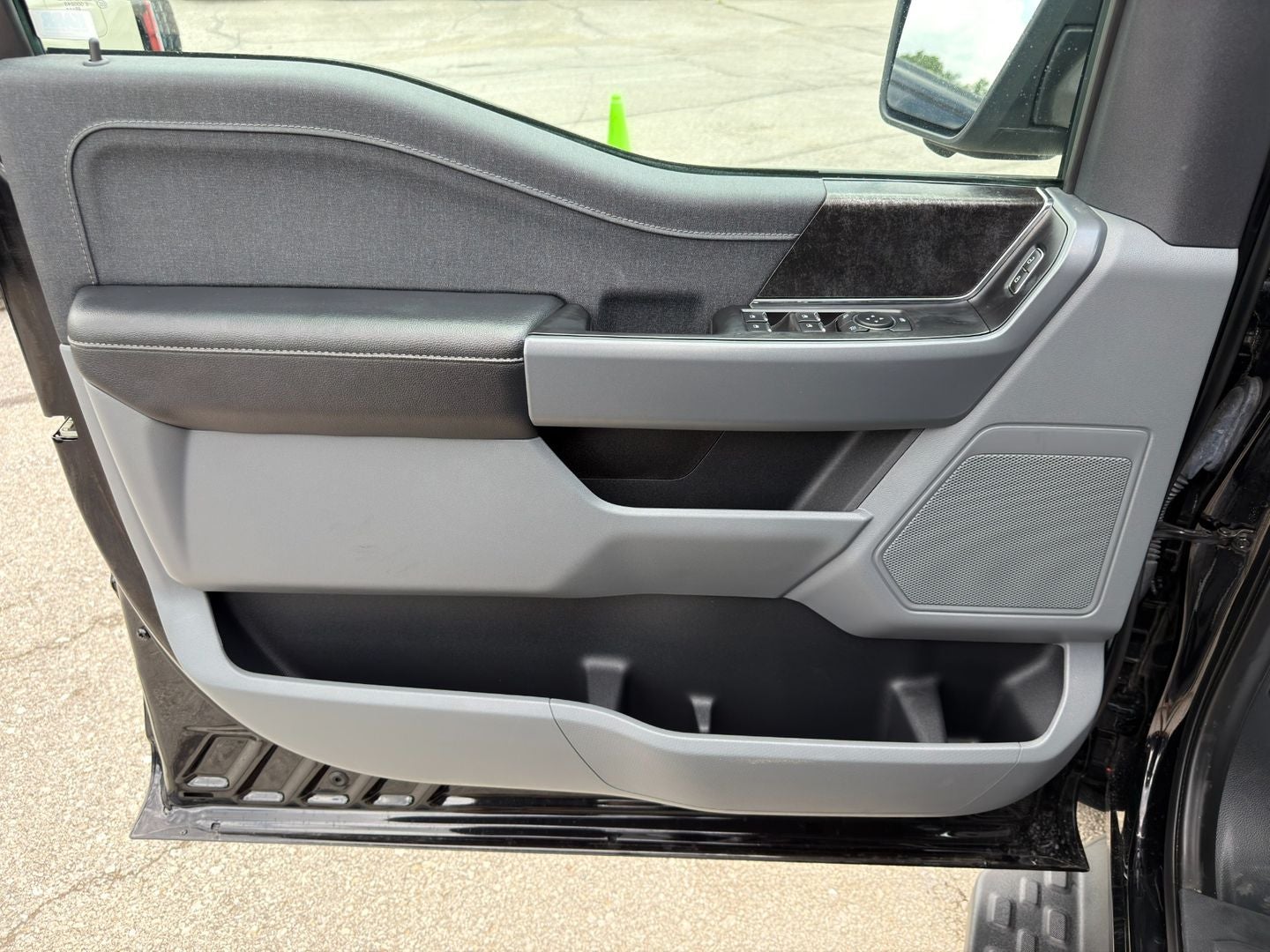 2023 Ford F-150 Lightning XLT