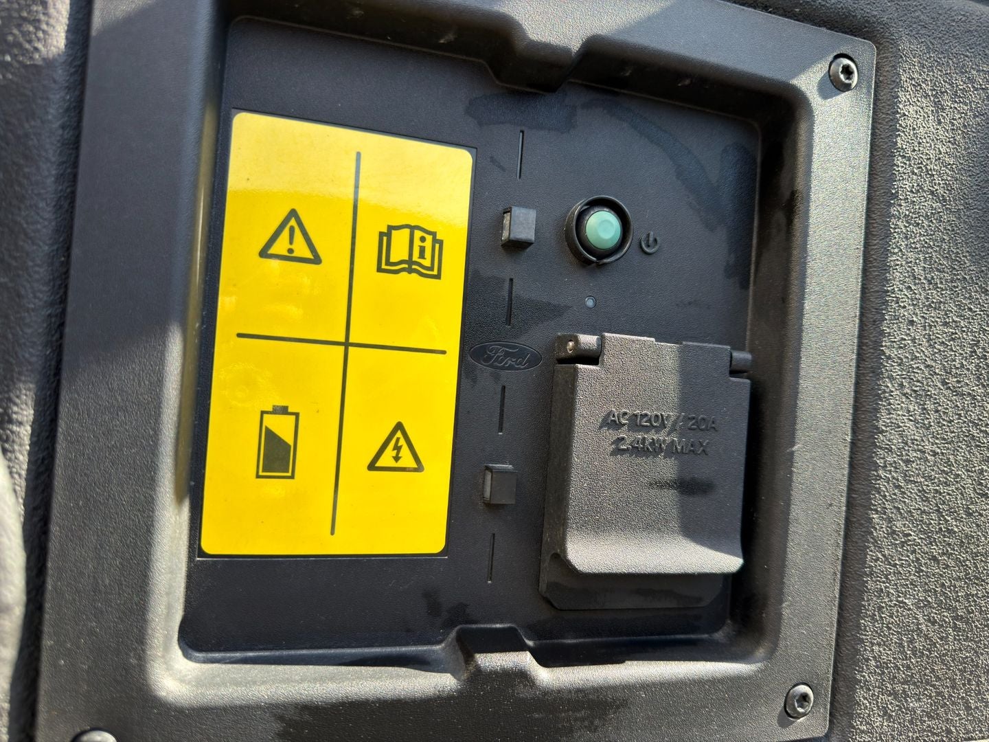 2023 Ford F-150 Lightning XLT