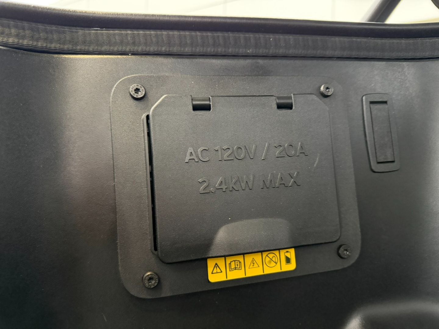 2022 Ford F-150 Lightning LARIAT