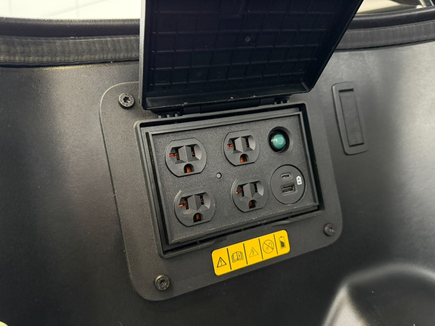 2022 Ford F-150 Lightning LARIAT