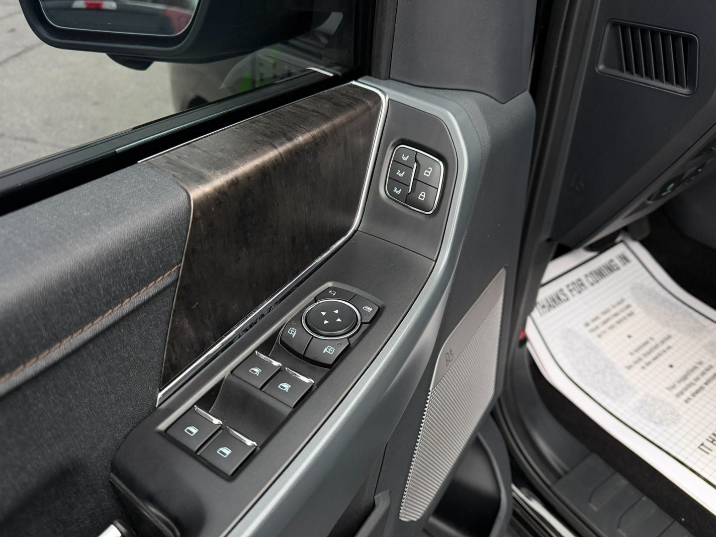 2022 Ford F-150 Lightning LARIAT