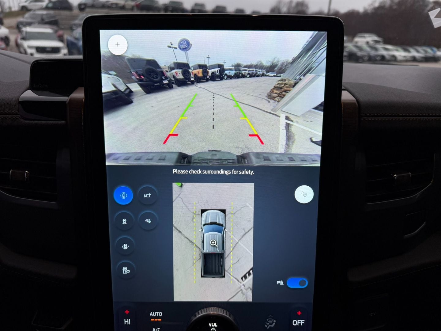 2022 Ford F-150 Lightning LARIAT