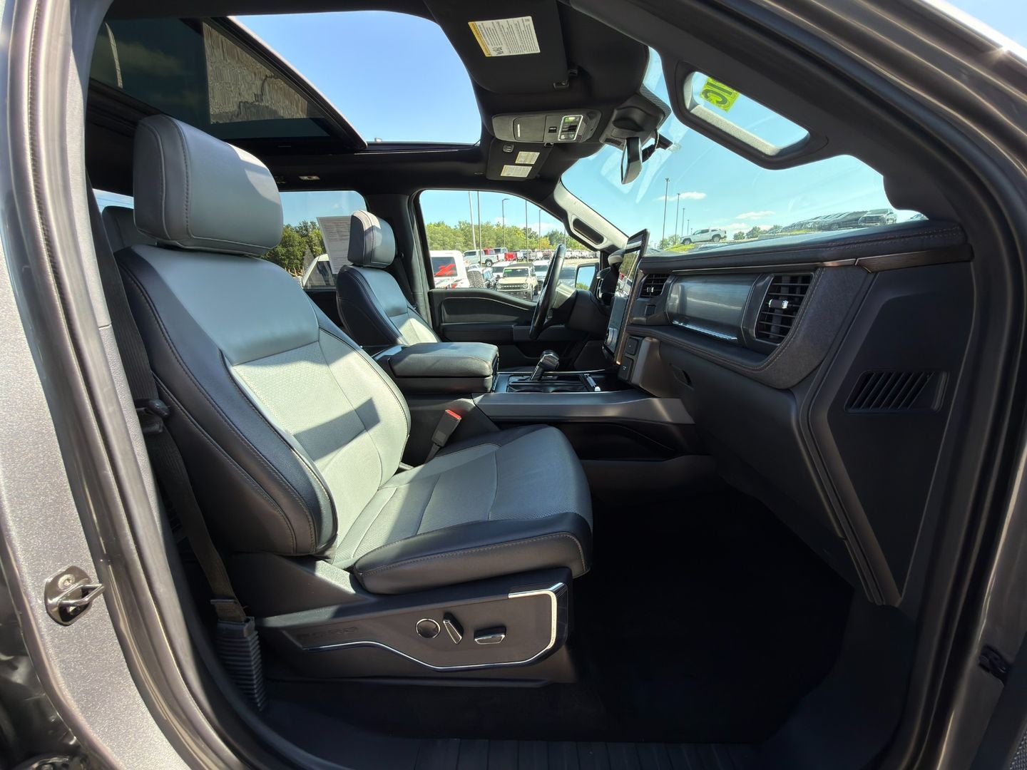 2023 Ford F-150 Lightning LARIAT