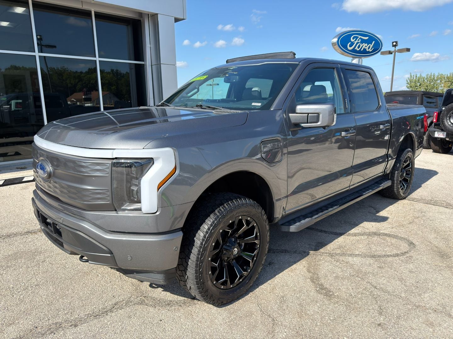 2023 Ford F-150 Lightning LARIAT