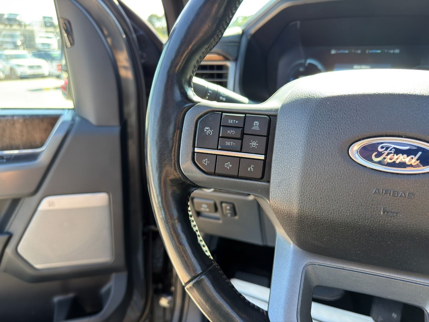 2023 Ford F-150 Lightning LARIAT