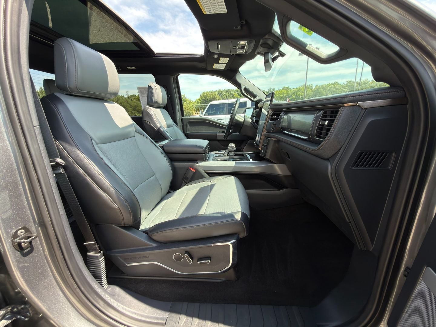 2023 Ford F-150 Lightning LARIAT