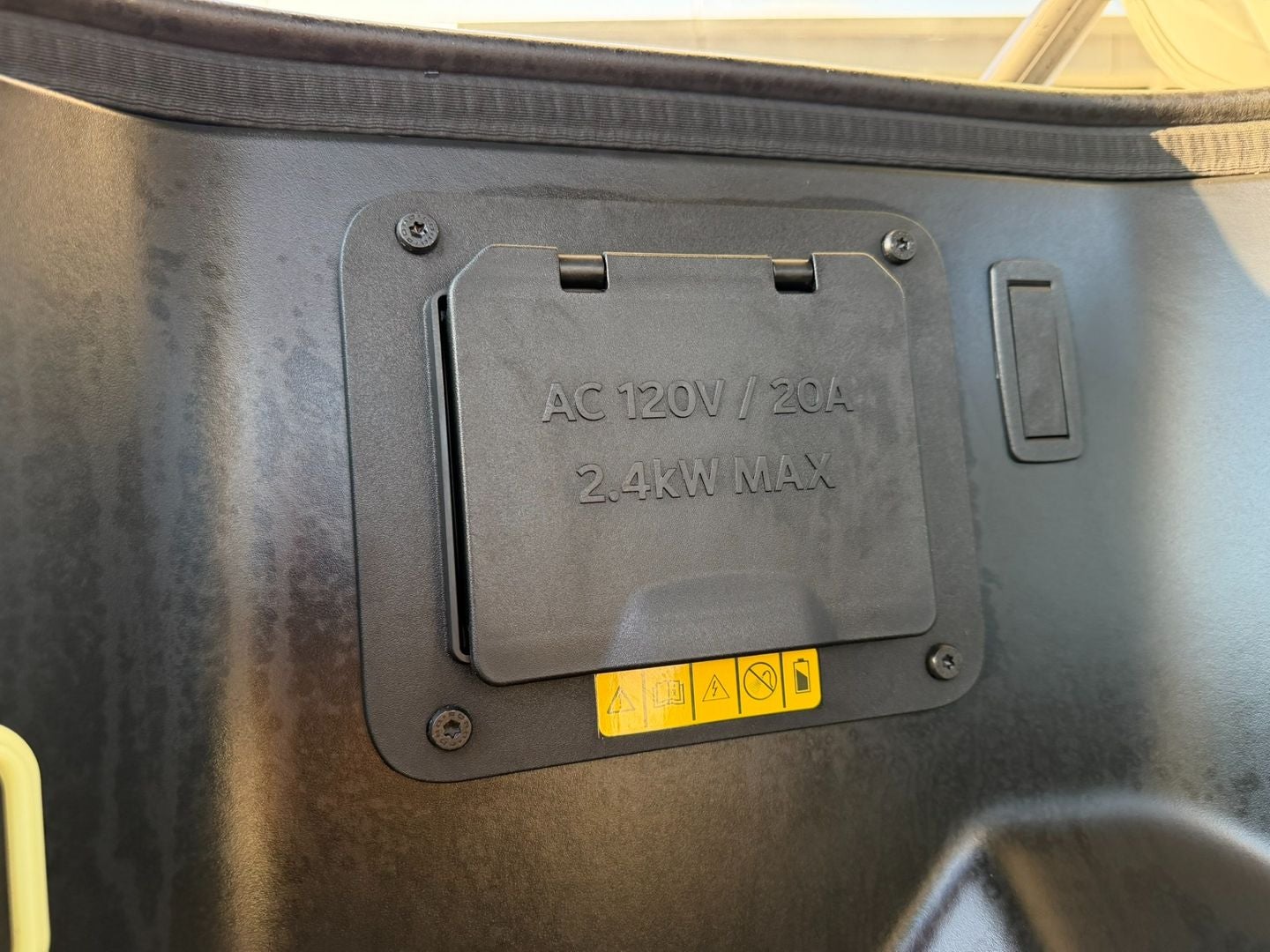 2023 Ford F-150 Lightning LARIAT