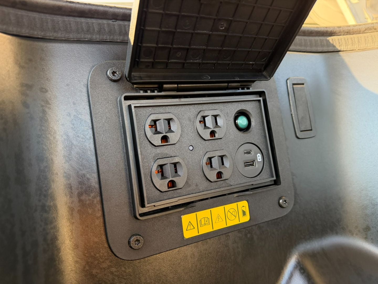 2023 Ford F-150 Lightning LARIAT