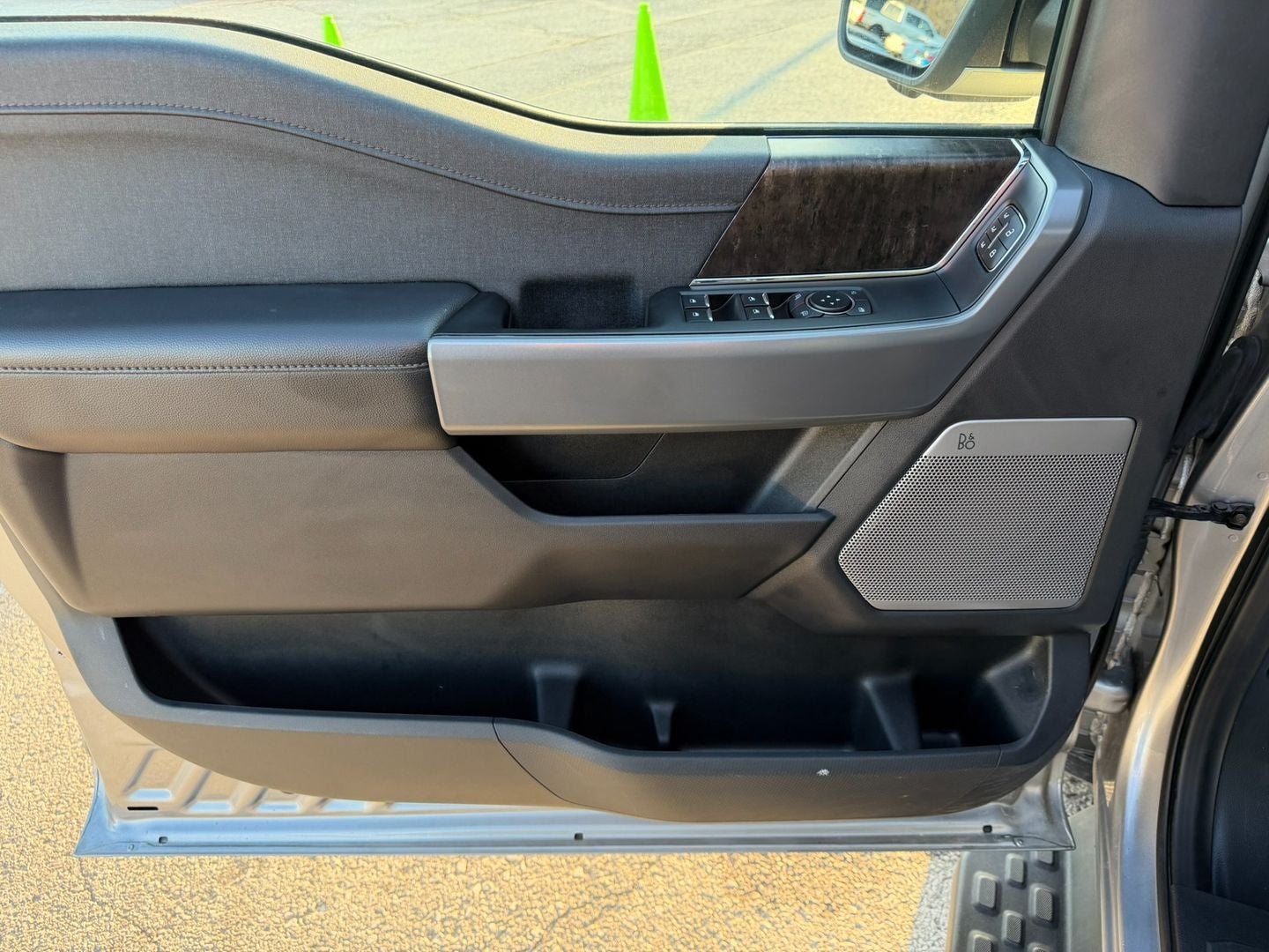 2023 Ford F-150 Lightning LARIAT