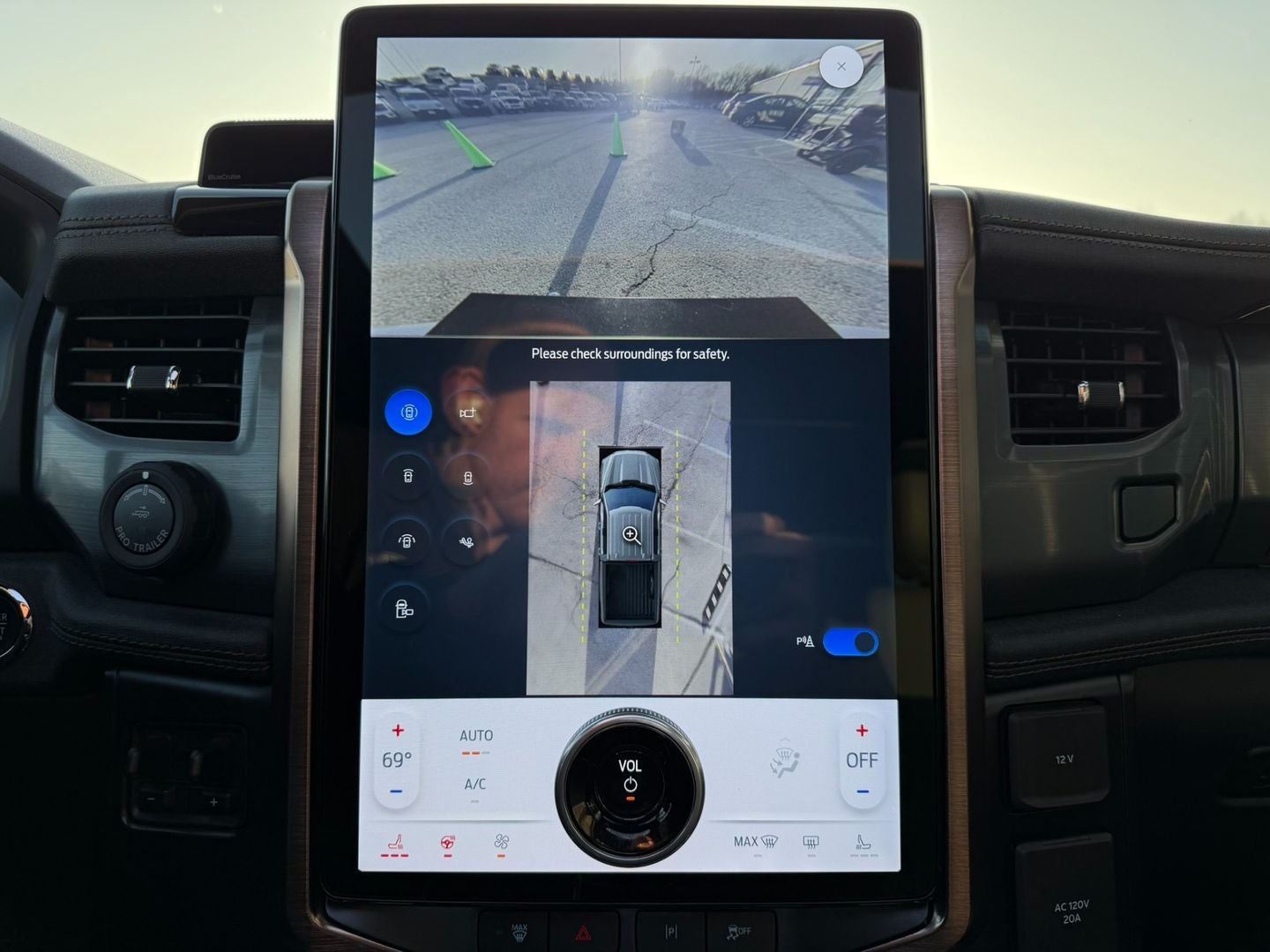 2023 Ford F-150 Lightning LARIAT