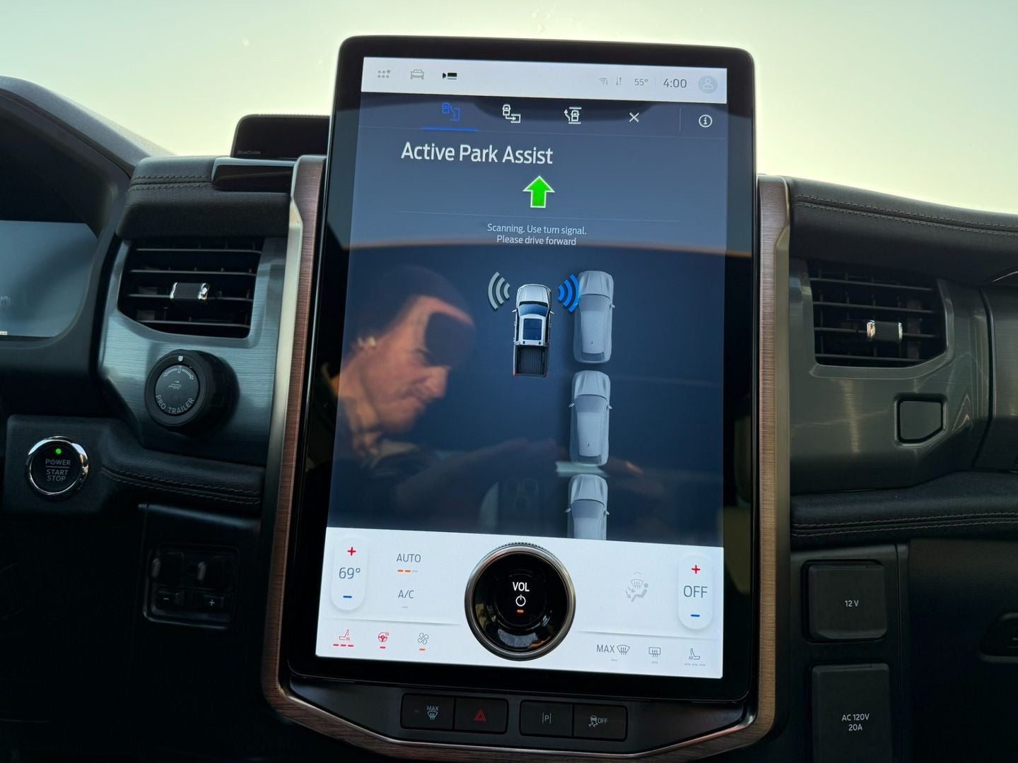 2023 Ford F-150 Lightning LARIAT