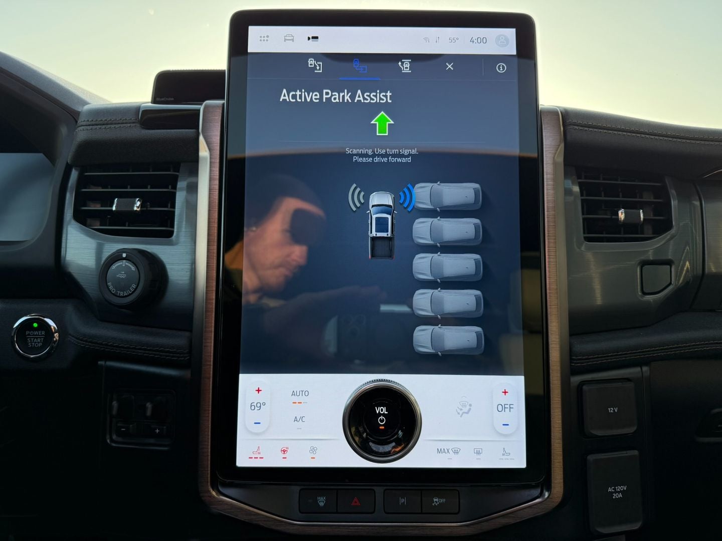 2023 Ford F-150 Lightning LARIAT