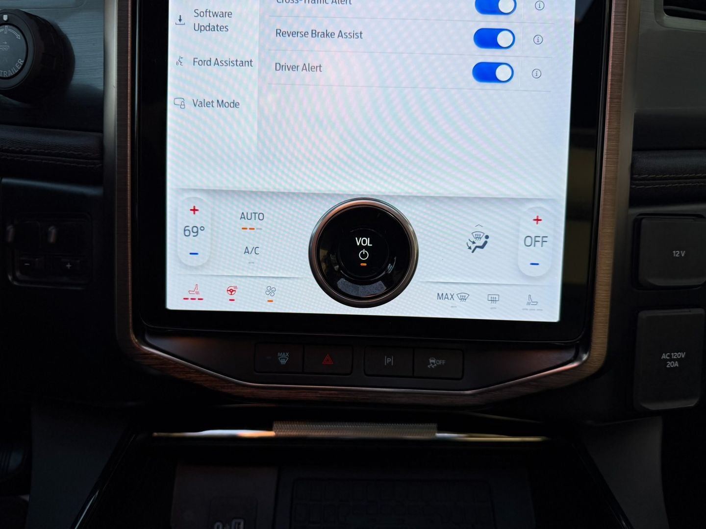 2023 Ford F-150 Lightning LARIAT