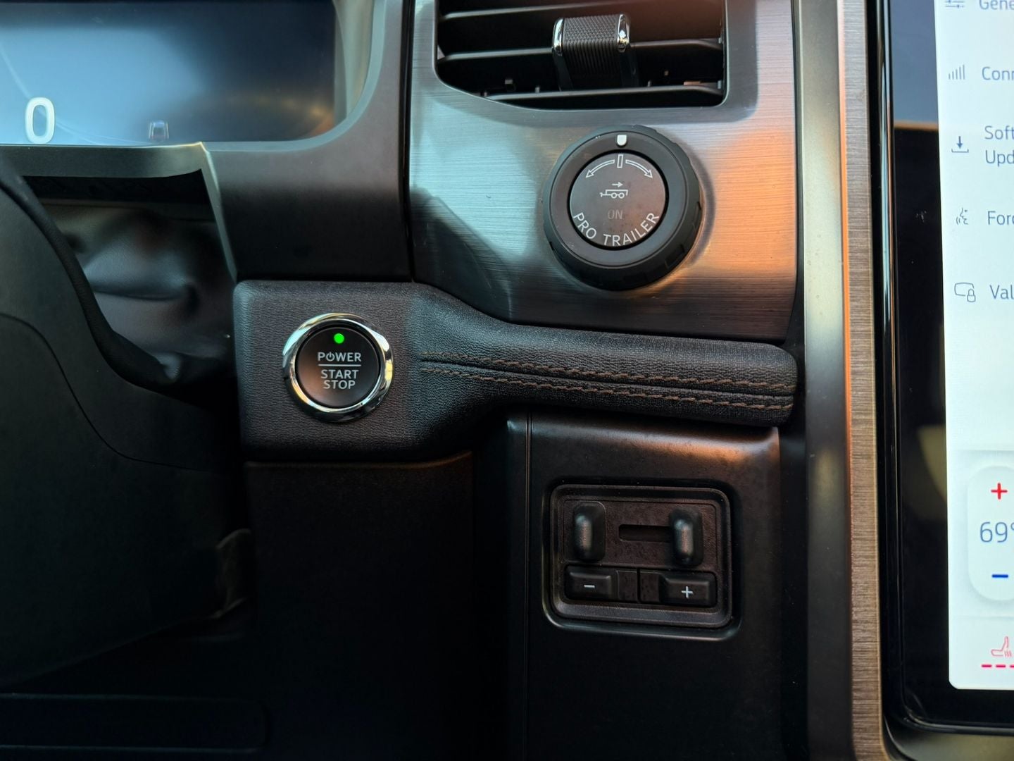 2023 Ford F-150 Lightning LARIAT