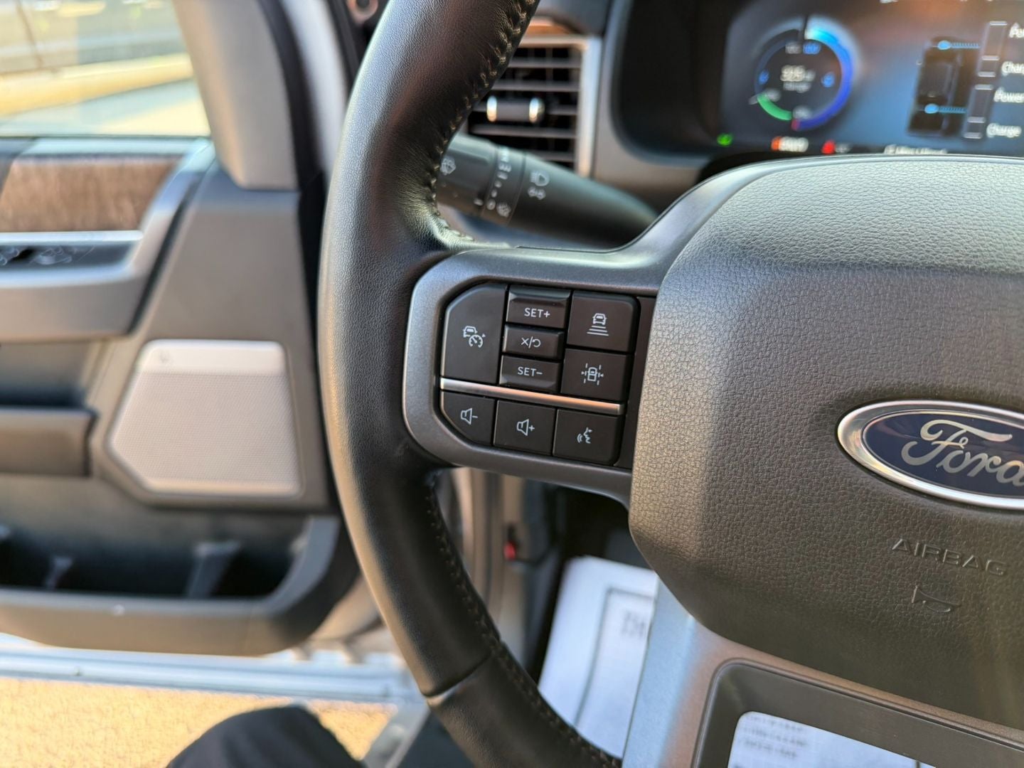 2023 Ford F-150 Lightning LARIAT