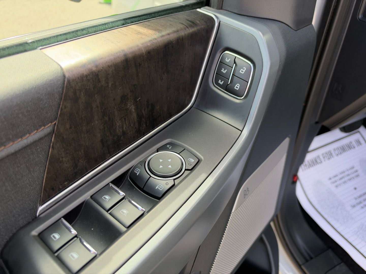 2023 Ford F-150 Lightning LARIAT