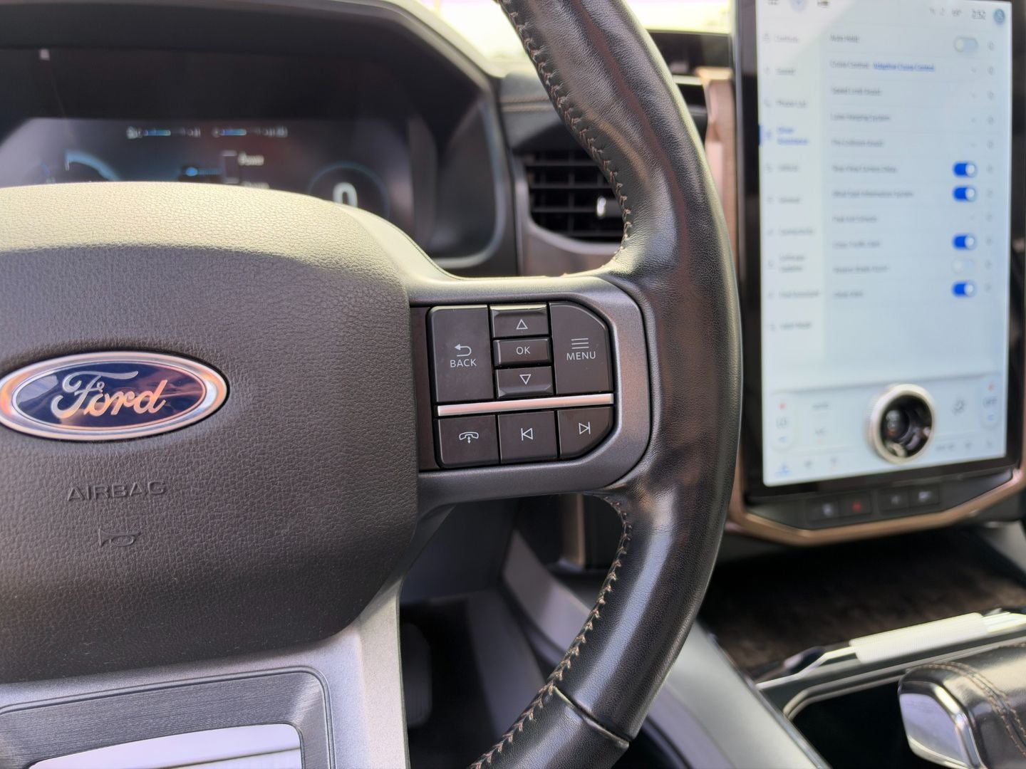 2023 Ford F-150 Lightning LARIAT