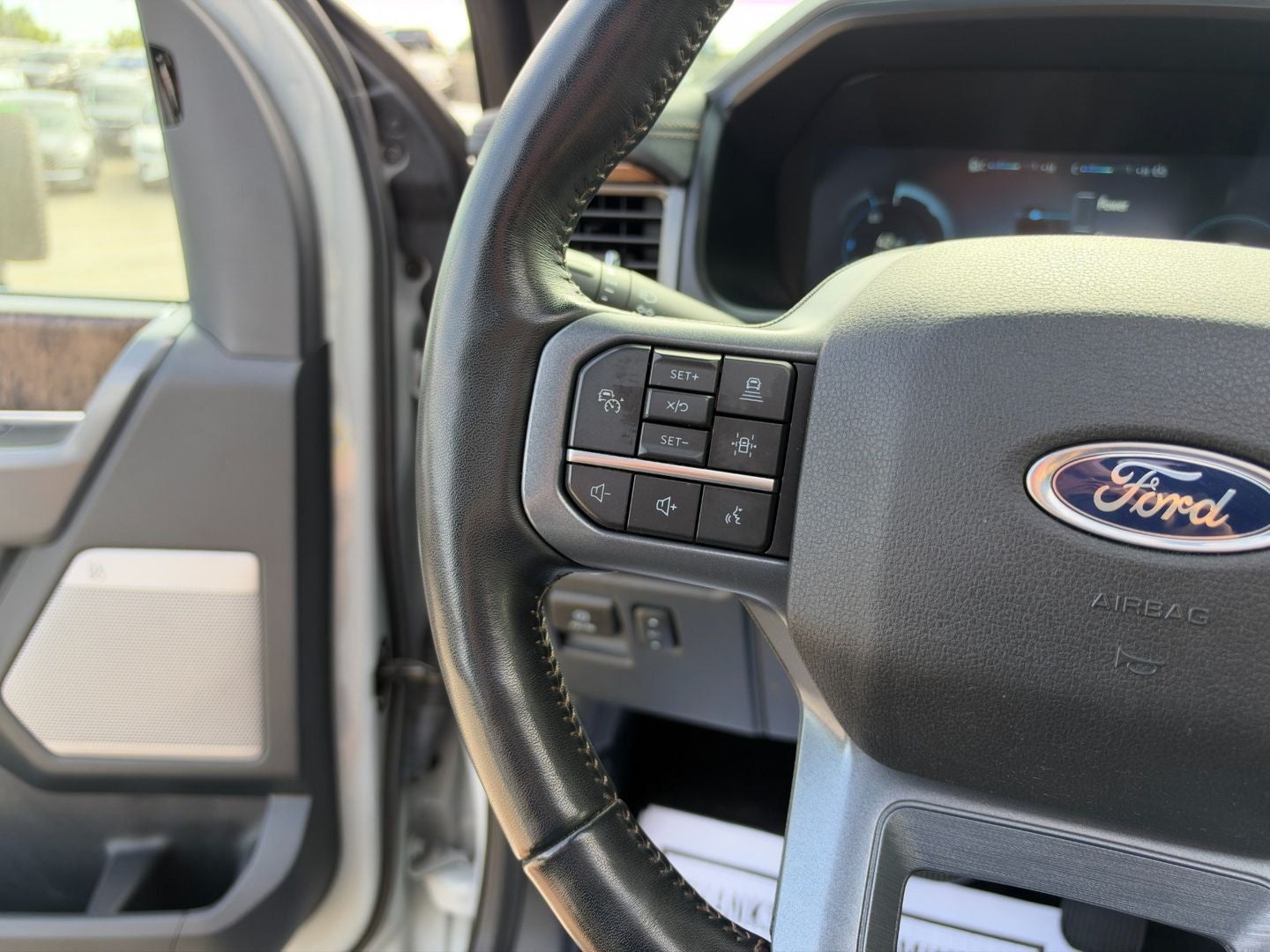 2023 Ford F-150 Lightning LARIAT