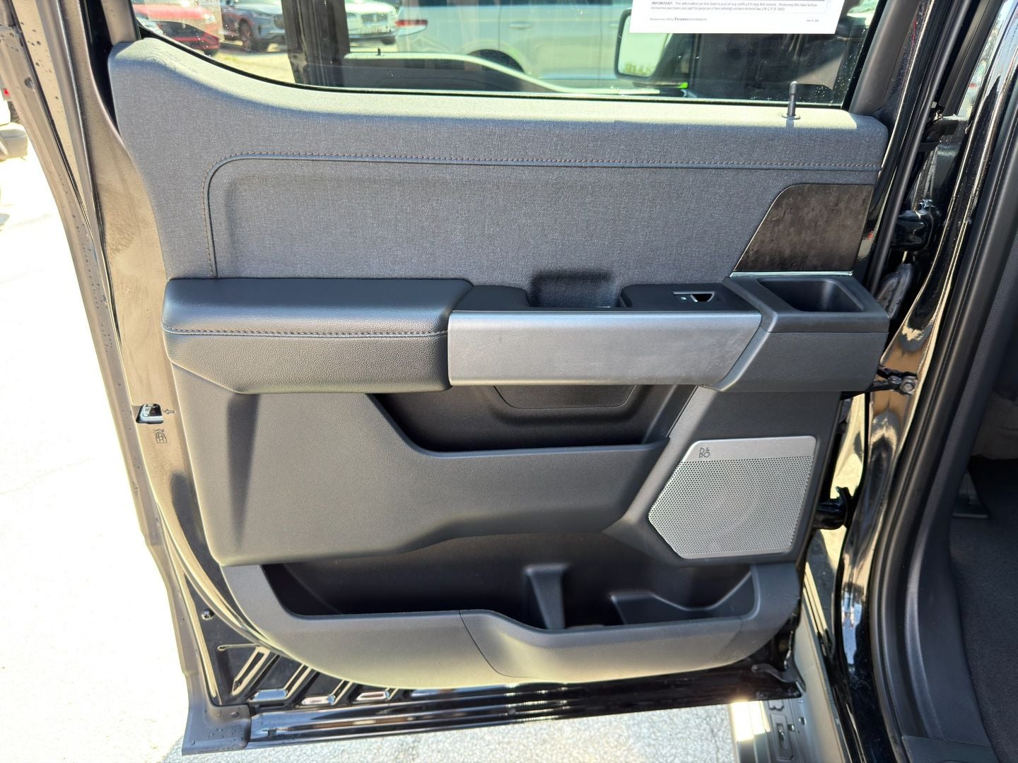 2023 Ford F-150 Lightning LARIAT