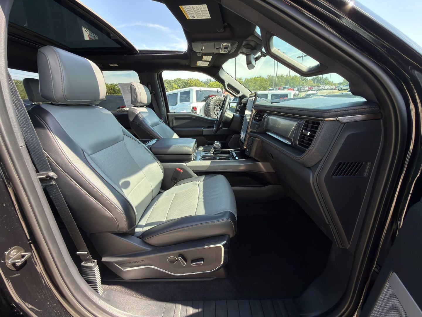 2023 Ford F-150 Lightning LARIAT