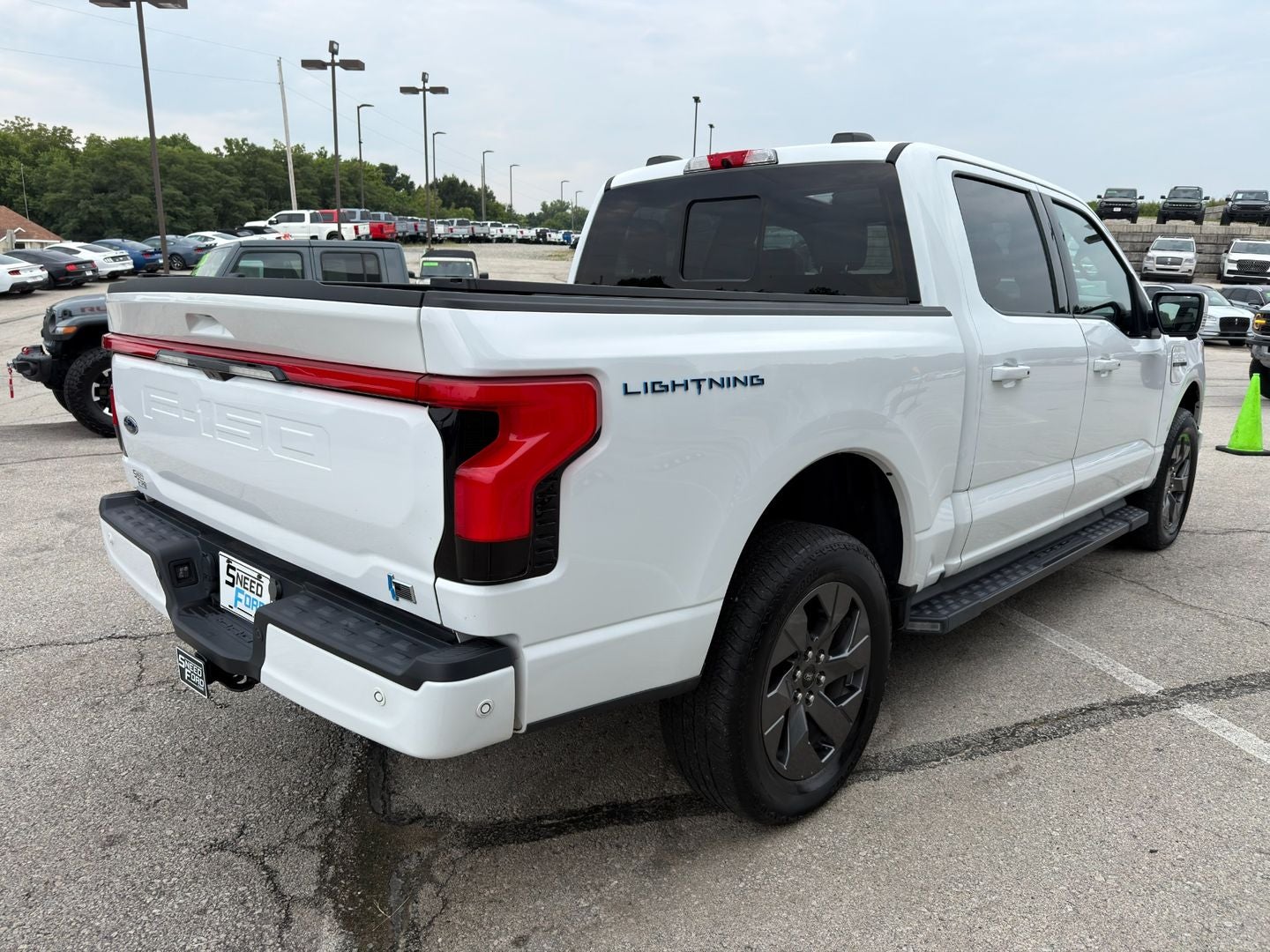 2023 Ford F-150 Lightning LARIAT
