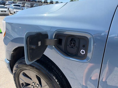 2023 Ford F-150 Lightning LARIAT