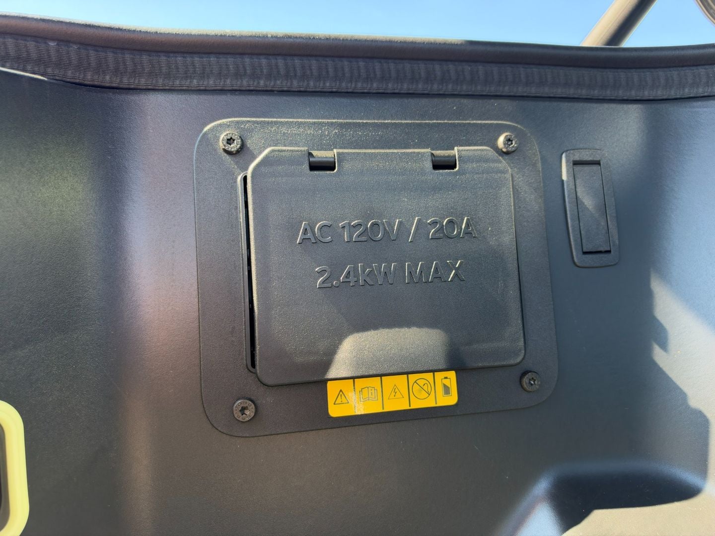 2023 Ford F-150 Lightning LARIAT