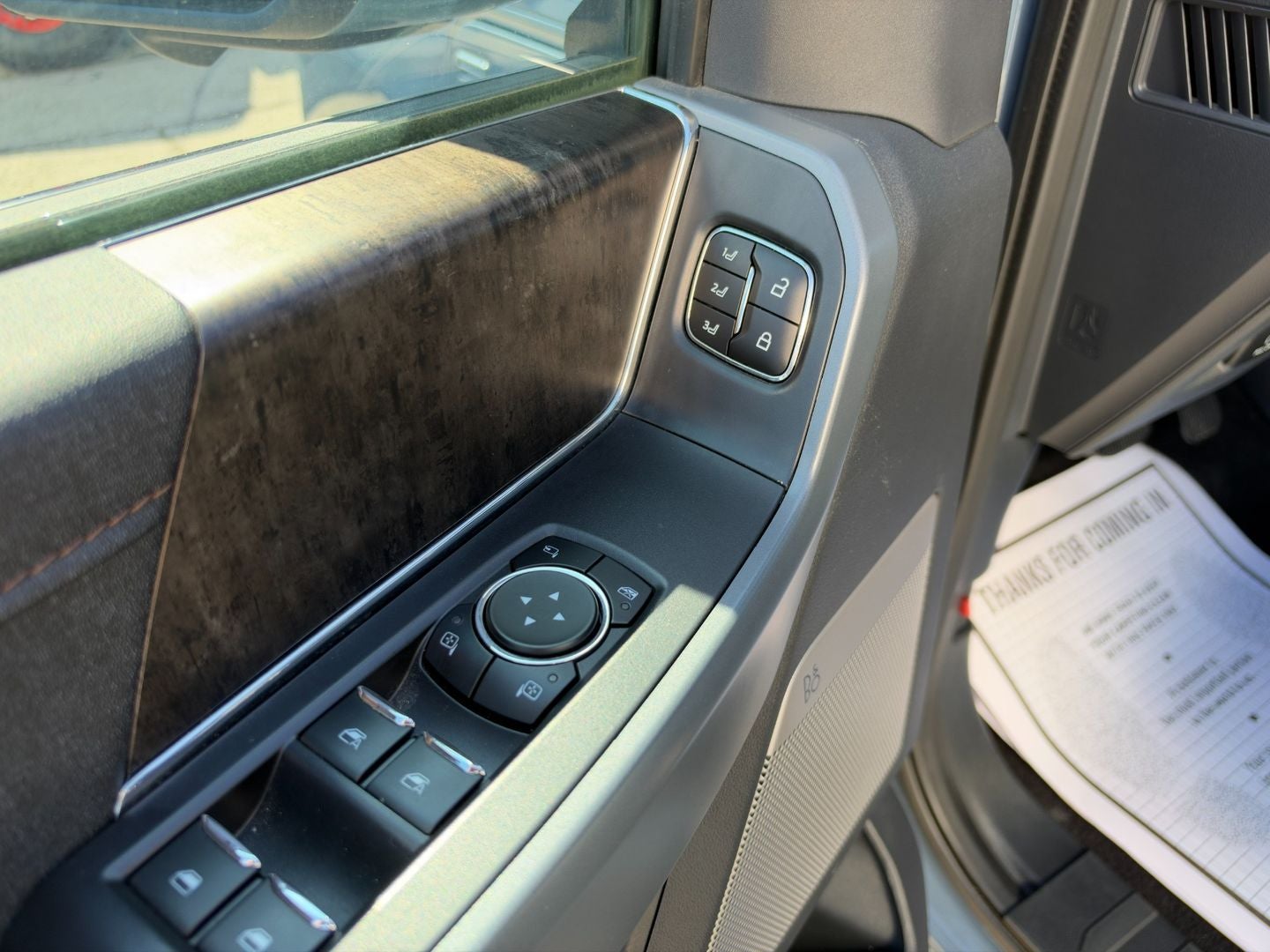 2023 Ford F-150 Lightning LARIAT