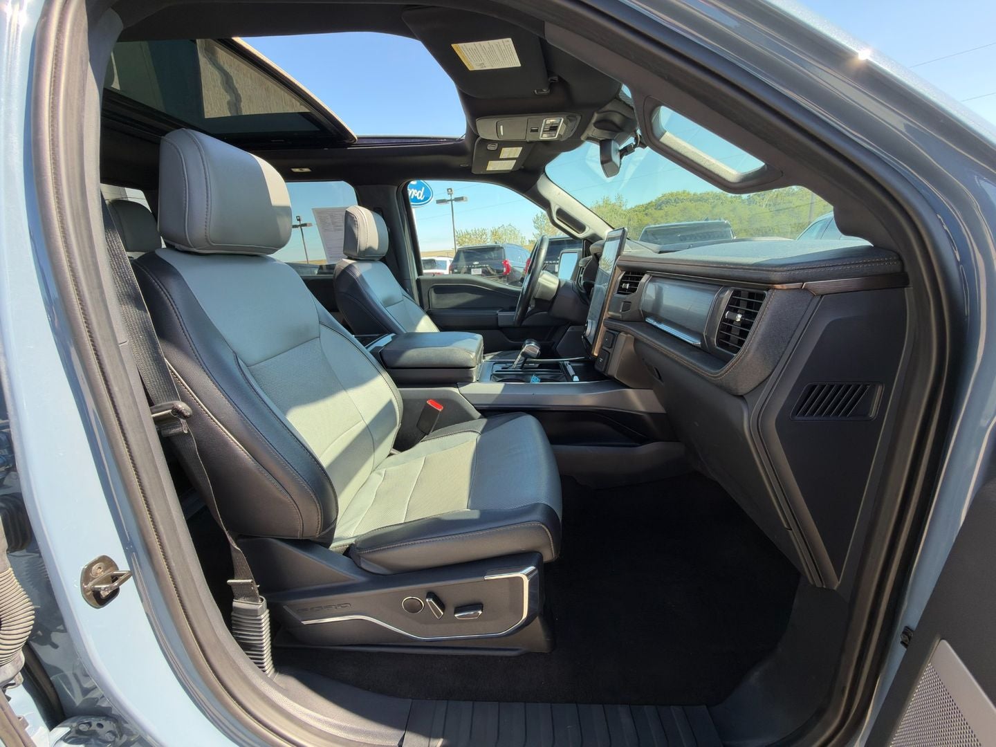 2023 Ford F-150 Lightning LARIAT