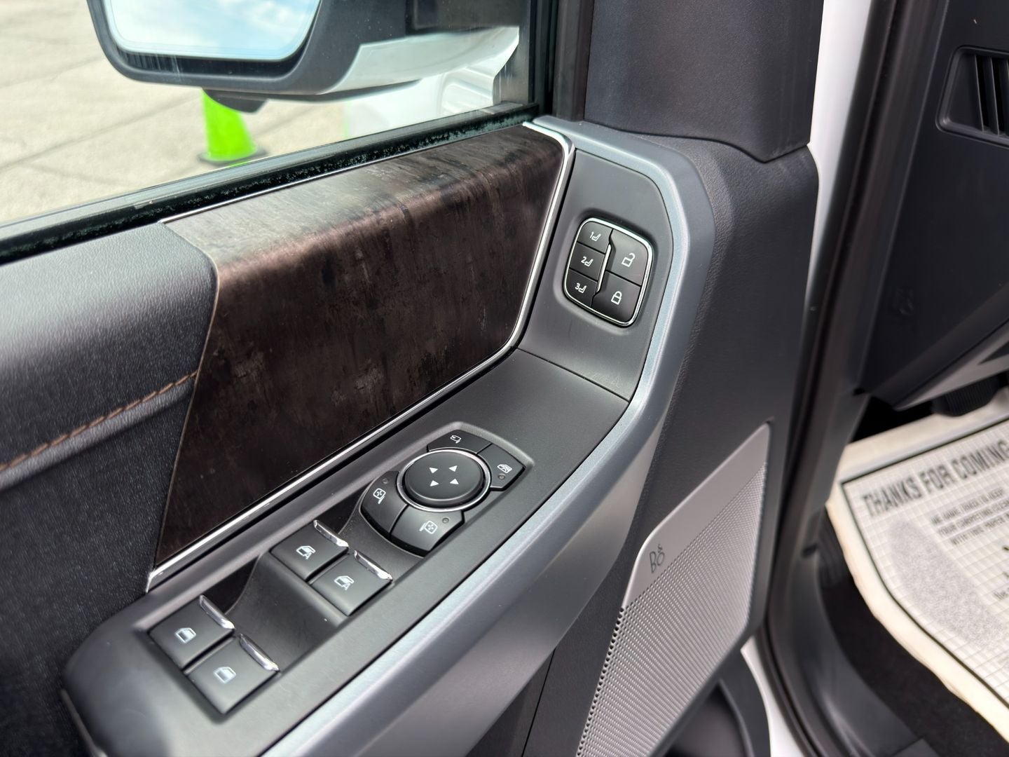 2023 Ford F-150 Lightning LARIAT