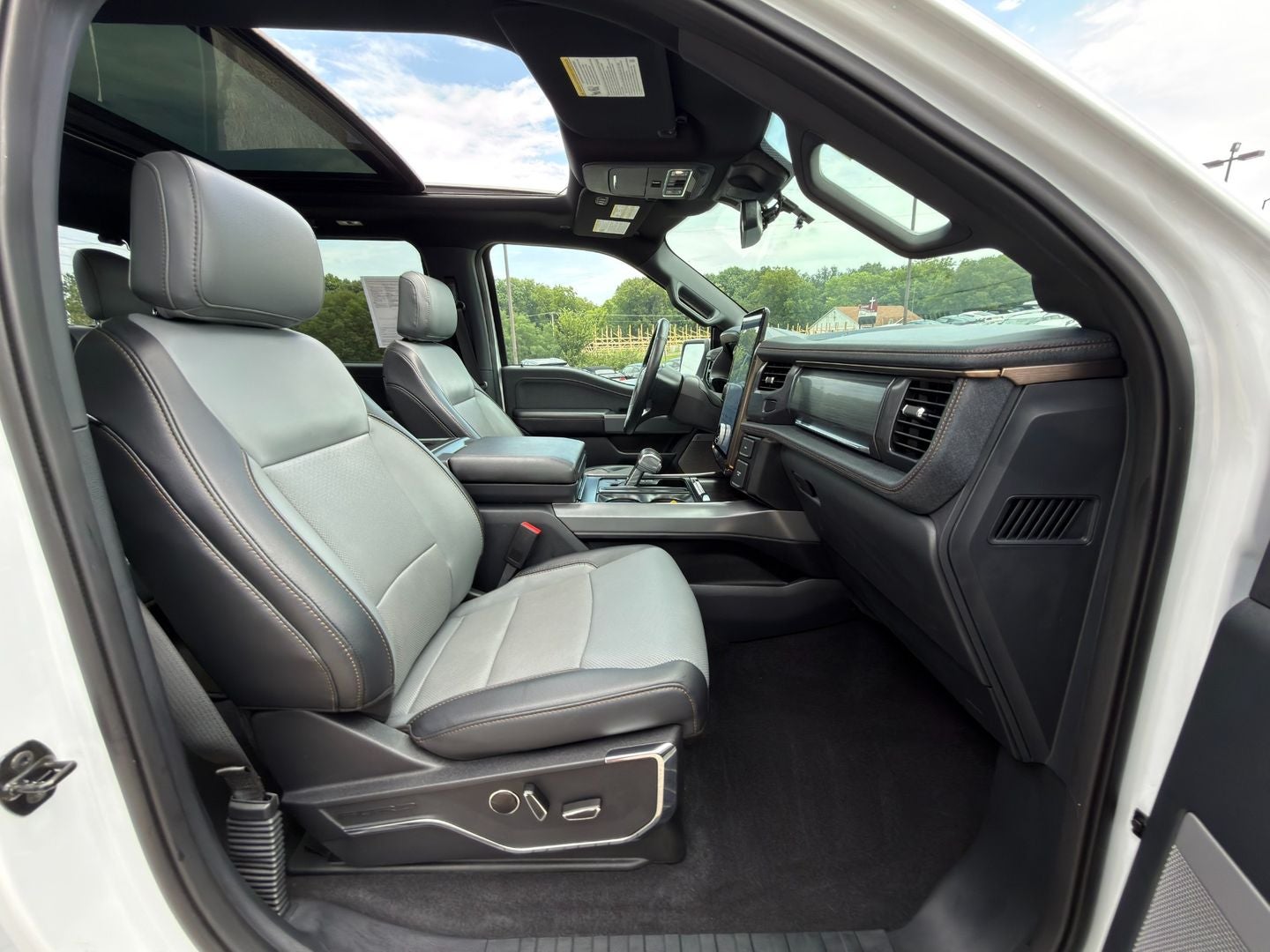 2023 Ford F-150 Lightning LARIAT